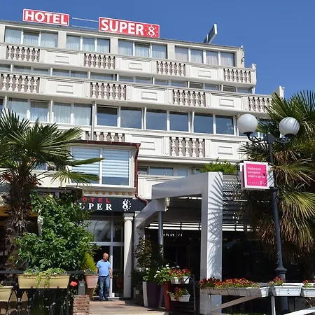 Super 8 Hotel