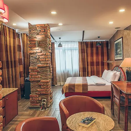 Super 8 Hotel 4*