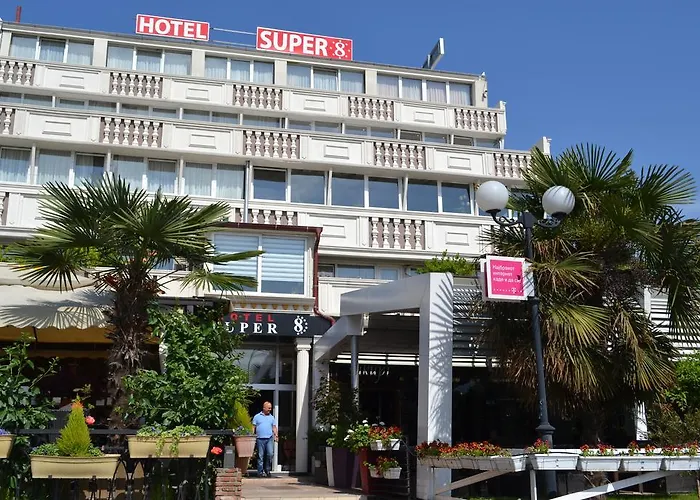 Super 8 Hotel